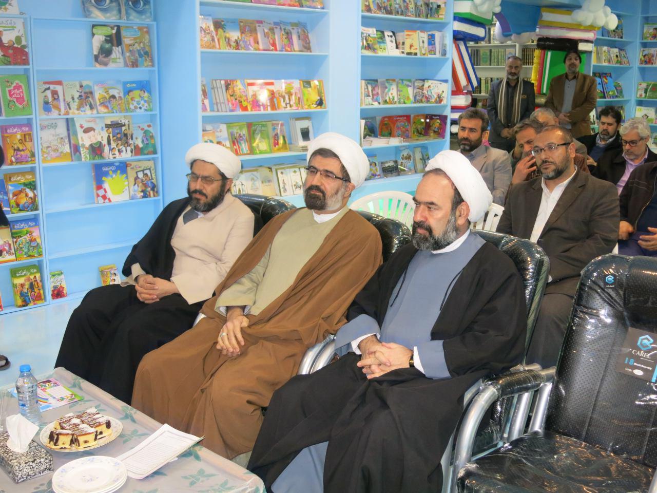 مراسم افتتاحیه نمایشگاه و فروشگاه انجمن ناشران کودک و نوجوان استان قم